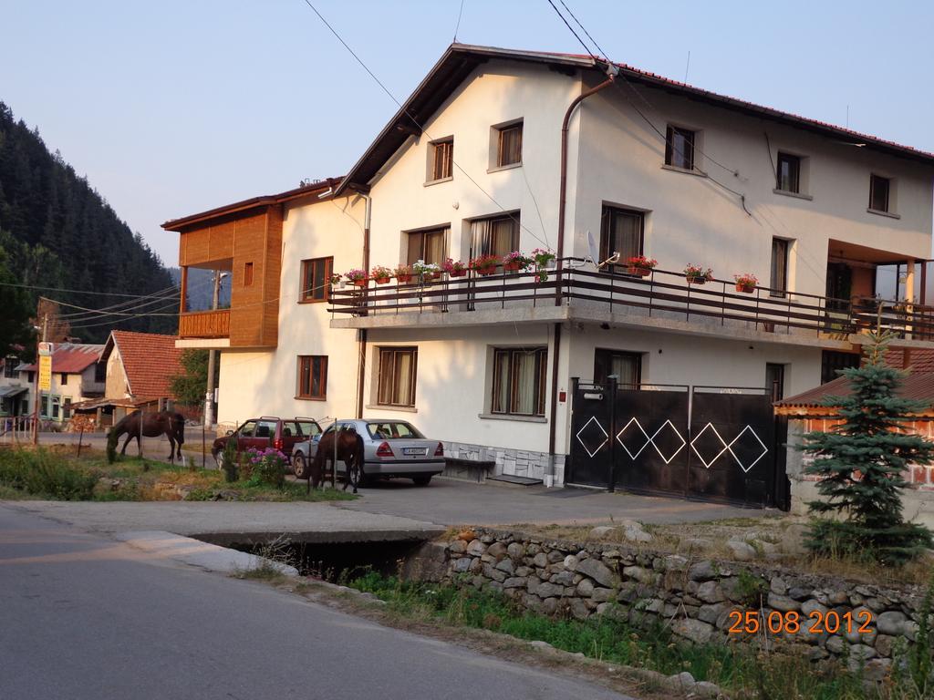 Family Hotel Ecorelax Madzhare Luaran gambar